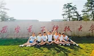 网络网站银行系统维护不能到账怎么办?一对一帮你解决.文章创作谈(图)