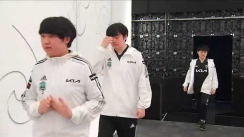 揭秘国际线路波动背后的神秘力量:影响因素深度解析